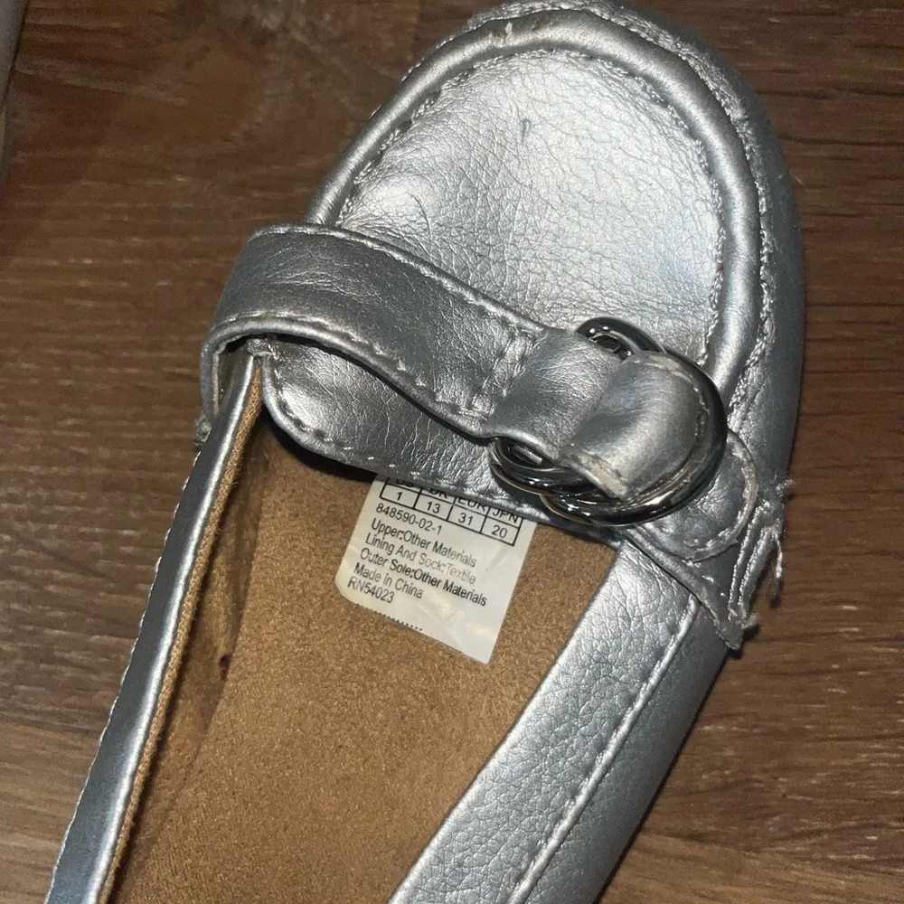 GAP Kids Silver Loafers buckle 1 girls
